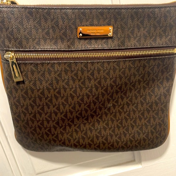 Michaels Kors crossbody bag - Picture 4 of 6